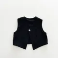 Détail du gilet noir minimaliste pour enfants avec col en V et texture de tissu premium - 80cm / Hauts / Noir