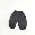 Détail de la taille élastique haute sur le pantalon sarouel gris foncé pour enfant - 80cm / Bleu Poussiéreux