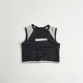 Detail van sportieve mouwloze kinder t-shirt met zwart-grijs kleurblok ontwerp - donkergrijs / 80cm