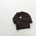Détail de la texture coton polaire sur ce t-shirt marron à manches longues enfant - 80cm / Marron