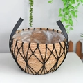Dettaglio vaso di fiori intrecciato con rete nera a rombi e manici in pelle - Medio 30x20cm / Stile a Imbuto Nero
