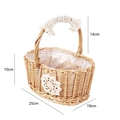 Cesta ovalada de mimbre hecha a mano con encaje blanco y medidas 25x19x10cm - Cesta de Mano con Encaje / Color madera natural