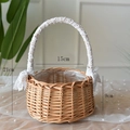 Cesto di fiori in vimini intrecciato a mano con pizzo bianco e decoro a fiocco - Cesto per Ragazze 15cm / Stile Bordo in Pizzo (Cesto per Ragazze 15cm)