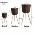 Tabella taglie per cesti di fiori intrecciati in rafia con treppiedi in legno di tre misure - Raffia Caffè Scuro Piccolo Medio Grande