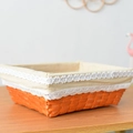 Cesto portaoggetti intrecciato caramello con fodera in pizzo bianco e forma rettangolare - Rettangolare Arancione