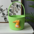 Dettaglio del cesto in corda di cotone verde con un simpatico peluche a coccodrillo arancione - Cesto Verde - Coccodrillo Arancione