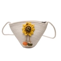 Borsa a tracolla in paglia beige a triangolo con applicazione di girasole e nappine - Beige