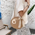 Borsa rotonda a tracolla in paglia intrecciata con girasole 3D e fiocco in pizzo - 23*23 / Cachi