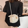 Borsa a tracolla rotonda in paglia intrecciata con motivi colorati e fiocco in pizzo - 23*23 / Bianco Colorato