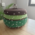 Cesto portaoggetti in corda di cotone a tre colori con coperchio e manico in pelle - Stile di giunzione verde