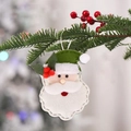 Addobbo di Babbo Natale in feltro con cappello verde appeso a un ramo d'albero - Babbo Natale con Cappello Verde