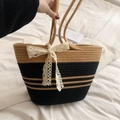 Handgewebte Strandtasche aus Stroh mit schwarzen Streifen und cremefarbener Spitzenschleife - Khaki + Schwarz