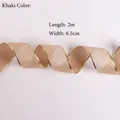 Détail du ruban de Noël kaki à motif de grille dorée et bordures métalliques, 2m x 6,5cm - Kaki (2m)