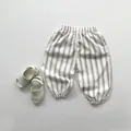 Dettaglio dei pantaloni harem a righe per bambini con vita e caviglie elasticizzate - 80cm / A Righe Albicocca Grigio