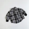 Camicia di flanella a quadri bianchi e neri per bambini con polsini a coste e tasche - Grigio Nero a Quadri / 80cm
