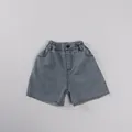 Detalle de pantalones cortos vaqueros infantiles con cintura elástica y bajos desflecados - 80cm / Color Claro
