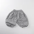 Details der grau karierten Kinder-Haremshose mit Gummizug und Bündchen am Bein - Hellgrau Gingham / 80cm