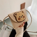 Beige geweven crossbody enveloptas met een schattige pluche berenpatch voor de zomer - Khaki