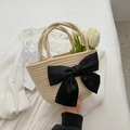 Beige gewebte Stroh-Beuteltasche mit großer schwarzer Satinschleife und Doppelgriffen - Gebrochenes Weiß
