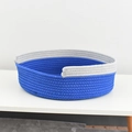 Détail d'un panier de rangement en corde de coton tissé main avec motif en V bleu et gris - Lit Seul Bleu
