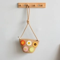 Borsa a tracolla in paglia kaki fatta a mano con fiori all'uncinetto colorati e smile - Sopra 24 Sotto 12 Altezza 15 / Cachi