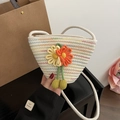 Borsa a secchiello in cotone intrecciato bianco con ciondoli floreali e tracolla coordinata - Borsa con cerniera / Bianco Colorato
