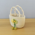 Borsa a mano in corda di cotone color crema con fiori gialli e verdi lavorati a mano - Beige