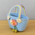 Borsa a mano in cotone intrecciato celeste con manici arcobaleno e dettaglio fiore 3D - Larghezza Superiore 27 Spessore 9 Altezza 15 / Blu