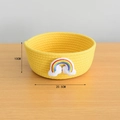 Dettaglio cesto portaoggetti giallo in cotone da 20,5cm con patch arcobaleno - Giallo Medio