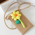 Handgefertigte gewebte Handytasche in Beige mit gelber Sonnenblume und Umhängeriemen - Vertikale Khaki Gelbe Blume