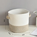 Detail van Scandinavische katoenen opbergmand met handgrepen en 28 cm maataanduiding - 28*28*28 / Bruin
