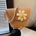 Mini borsa a tracolla in paglia intrecciata kaki con decorazione a fiore di margherita - Stile Flip / Cachi (Con Girasole)
