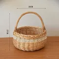 Dettaglio del cesto in vimini con pizzo floreale e misure 26x27cm per picnic e casa - Cesto con Pizzo Diametro 26