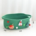 Detalle de cesta de Navidad trenzada verde con figuras festivas y medidas de 30cm - Cesta de Almacenamiento Navidad / 30x20x12 / Verde