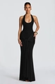 Detalle de vestido negro ajustado con cuello halter en U y drapeado en la cintura - S / Negro