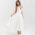 Dettaglio dell'abito lungo a fascia bianco con corsetto steccato e ampia silhouette a trapezio - S / Bianco