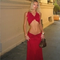 Detalle de falda larga roja con volantes y top corto con cuello halter y nudo central - S / Top Y Pantalón / Rojo