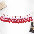 Guirnalda decorativa de Navidad con 12 mini calcetines de copos sobre fondo de nieve blanca - Pancarta de Calcetín de Navidad