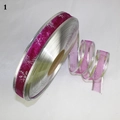 Nastro natalizio trasparente magenta da 2,5cm con fiocchi di neve e bordo argentato - Motivi a Fiocchi di Neve Magenta