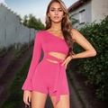 Elegante rozerode jumpsuit met één schouder, uitlopende mouw en uitsnijding in de taille - S / Rozerood