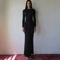 Robe longue noire élégante à manches longues avec drapé central et anneau métallique - S / Noir