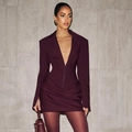 Elegante abito blazer rosso vino con profondo scollo a V e dettagli in vita a pieghe - S / Borgogna