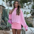 Dettaglio del top rosa in chiffon a maniche lunghe e gonna bodycon arricciata abbinata - S / Rosa