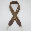 Bandoulière large réglable avec motif géométrique et mousquetons en métal doré poli - Kaki Foncé + Cuir Kaki Foncé