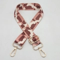 Detailaufnahme des breiten Nylon-Taschengelenkriemens mit Giraffenmuster und Goldbuckle - Silberner Haken / Rosa Braun Tiermuster (C40)