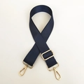 Dettaglio tracolla in nylon blu navy regolabile con fibbie in metallo dorato - Blu con Finiture Dorate