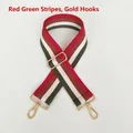 Detailansicht verstellbarer gestreifter Canvas-Gurt mit rot-grünem Muster und Goldhaken - Gold S-Haken Verbinder Verschluss / Rot-grüne Streifen