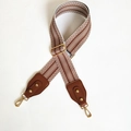 Bandoulière réglable large avec motif géométrique marron et blanc et boucles dorées - Rayures marron avec cuir marron et crochet doré