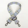 Dettaglio della tracolla intrecciata blu e gialla con ganci metallici girevoli scuri - Modello A19 (Gancio Gunmetal)
