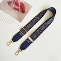 Detailaufnahme des verstellbaren Schultergurts mit Ethno-Muster und Goldmetallhaken - Silberner Haken / Schwarz Blau + Blaues Leder